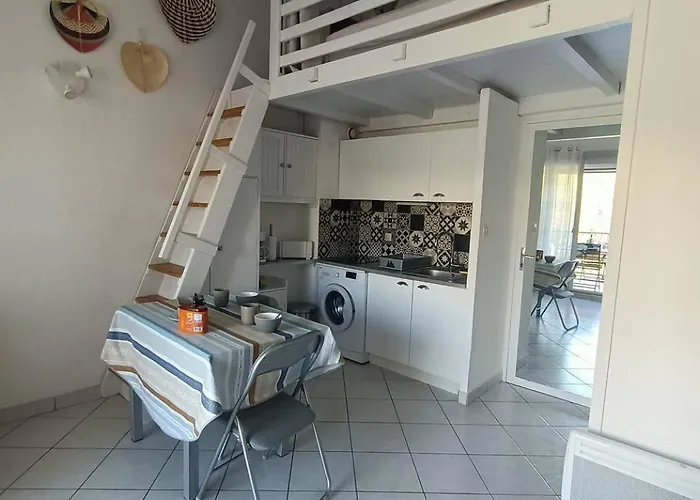 T2 Cabine, Mezzanine Pierre La 4oliv41 *