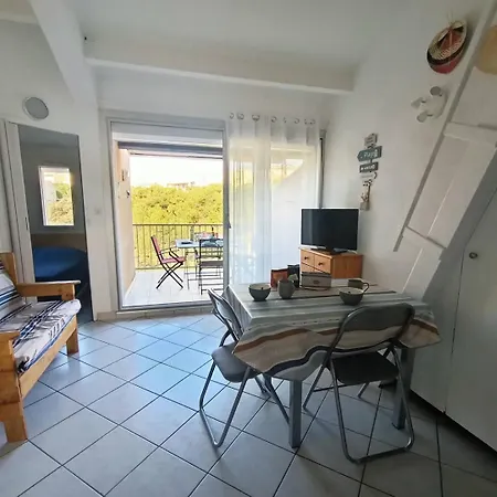 Apartment T2 Cabine, Mezzanine Pierre La 4oliv41