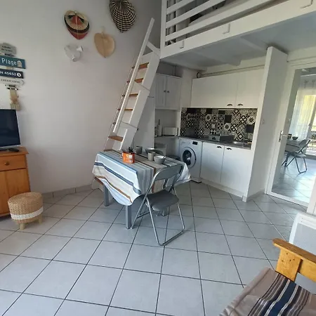 T2 Cabine, Mezzanine Pierre La 4oliv41
